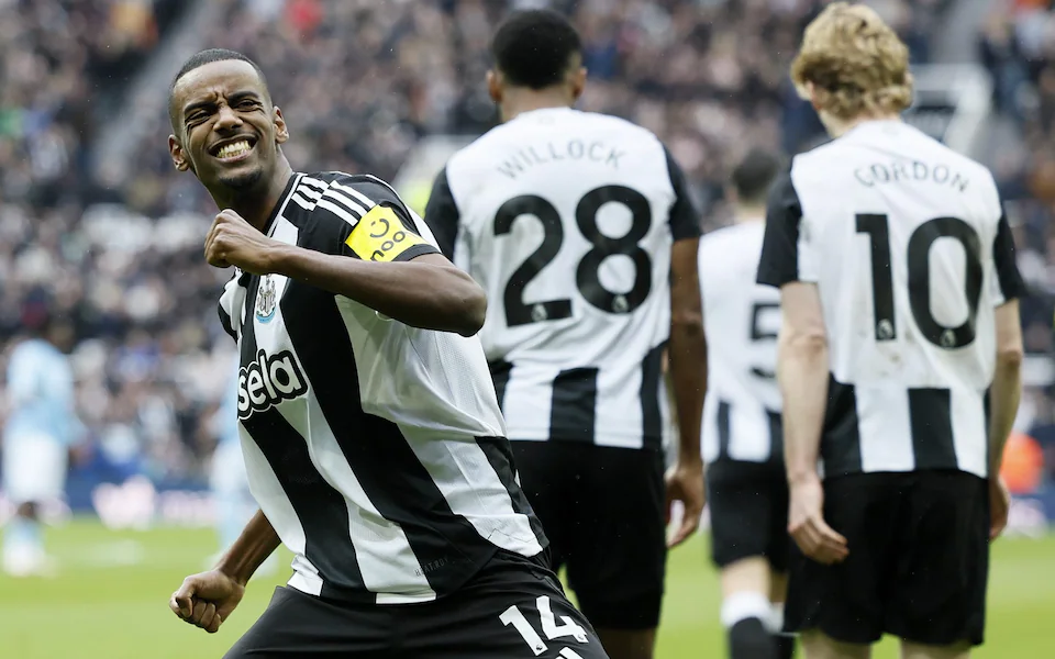 Complete Football 247 Alexander Isak celebrates his second goal Newcastle's fourth 